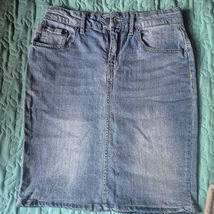 Kenneth Cole Reaction Denim Skirt